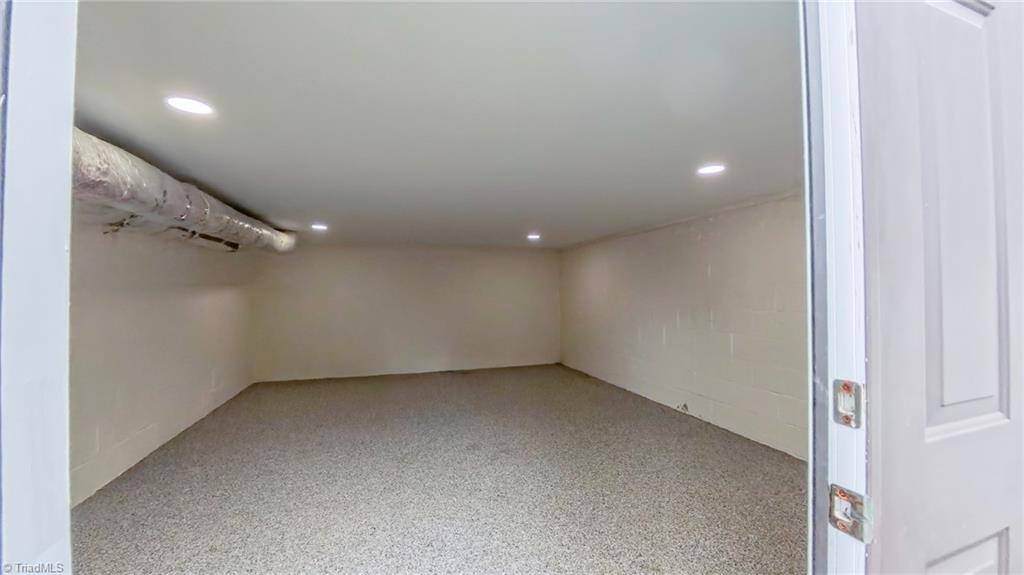 9045 Grove Pines Lane, Kernersville, NC 27284