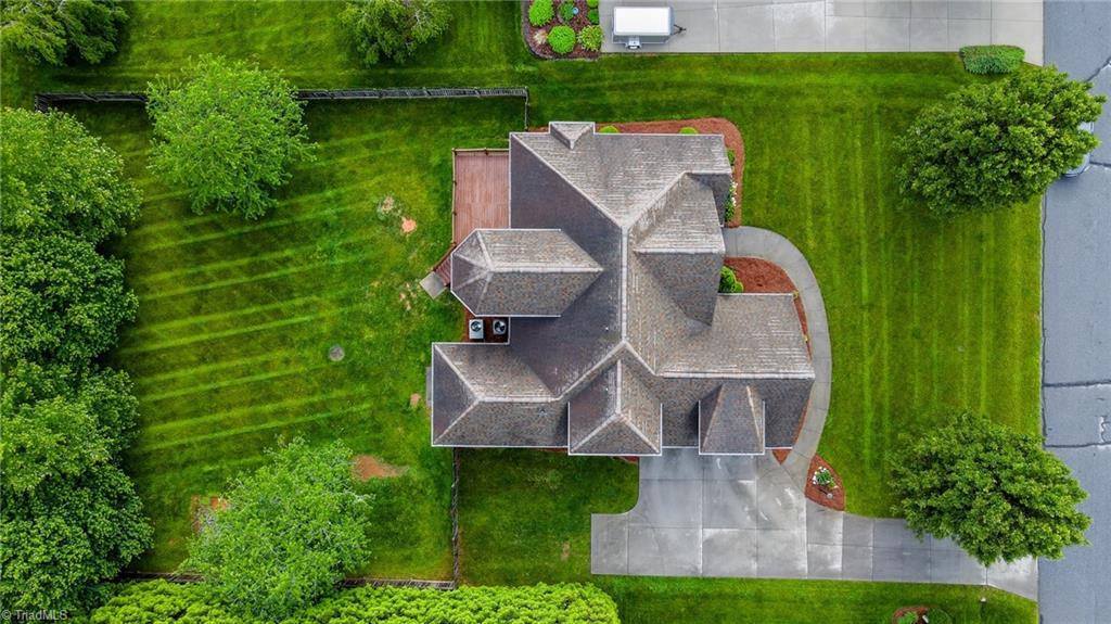 9045 Grove Pines Lane, Kernersville, NC 27284