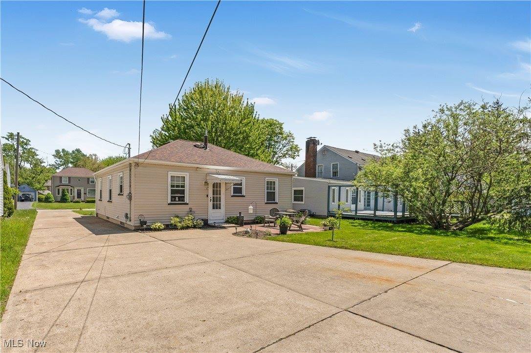 379 Foster Drive NE, Warren, OH 44483