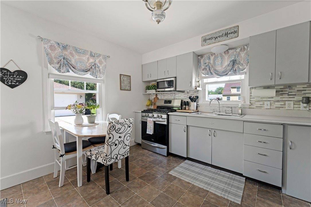 379 Foster Drive NE, Warren, OH 44483