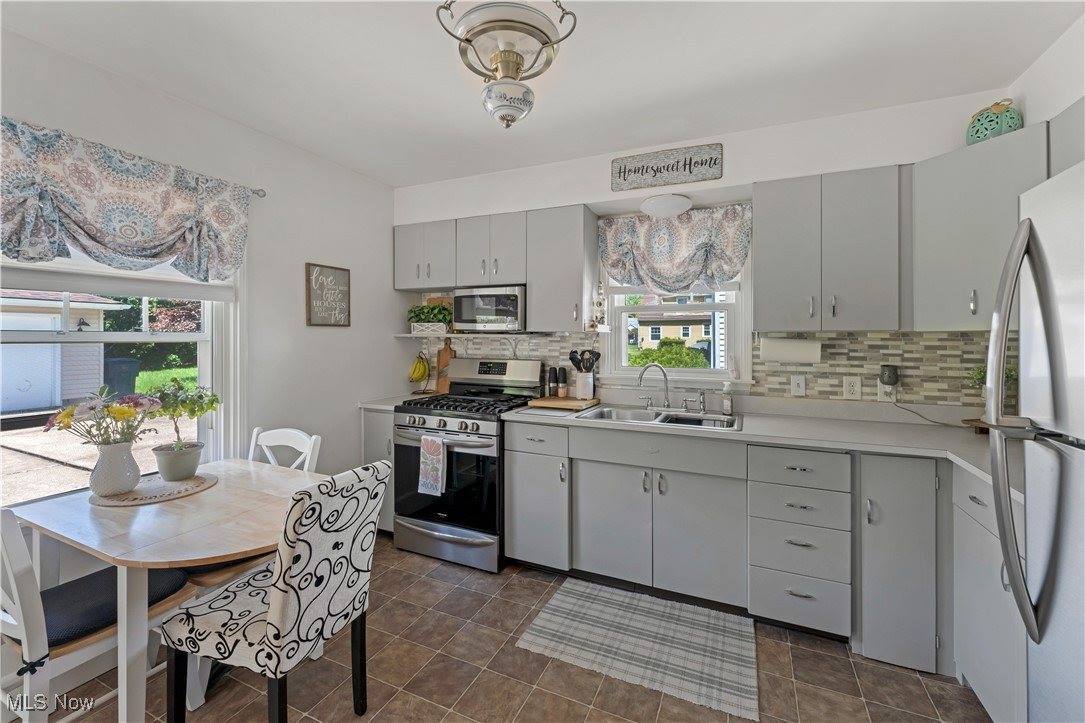 379 Foster Drive NE, Warren, OH 44483