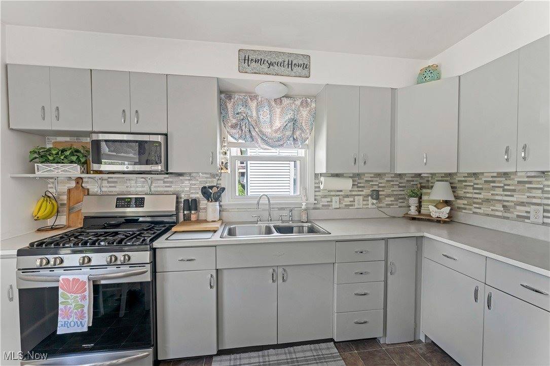 379 Foster Drive NE, Warren, OH 44483