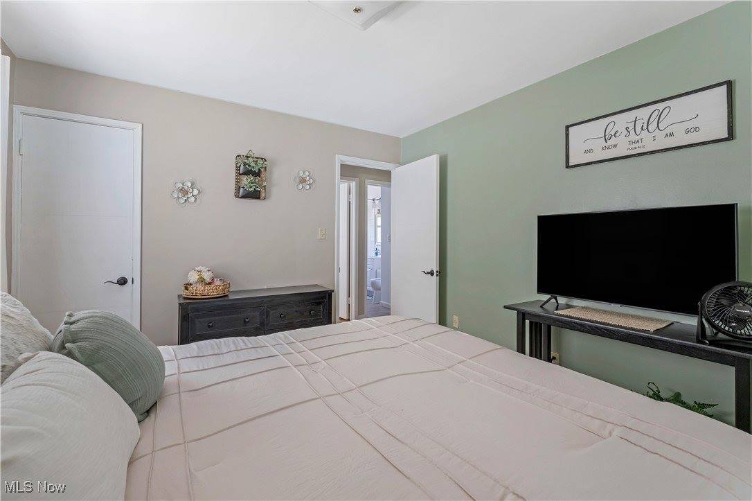 379 Foster Drive NE, Warren, OH 44483