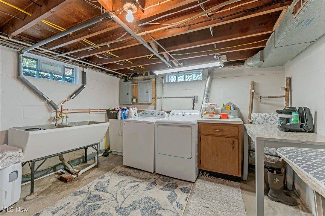 379 Foster Drive NE, Warren, OH 44483