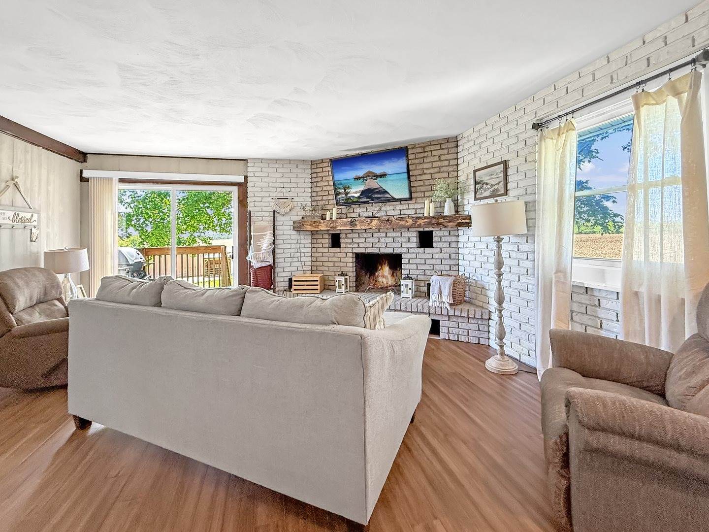 4895 West Stephenson Street Road, Freeport, IL 61032