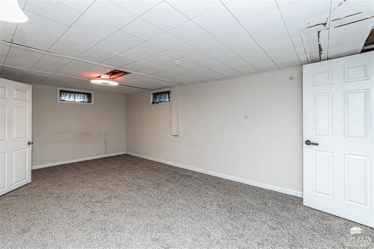 1410 Dries Circle, Junction City, KS 66441