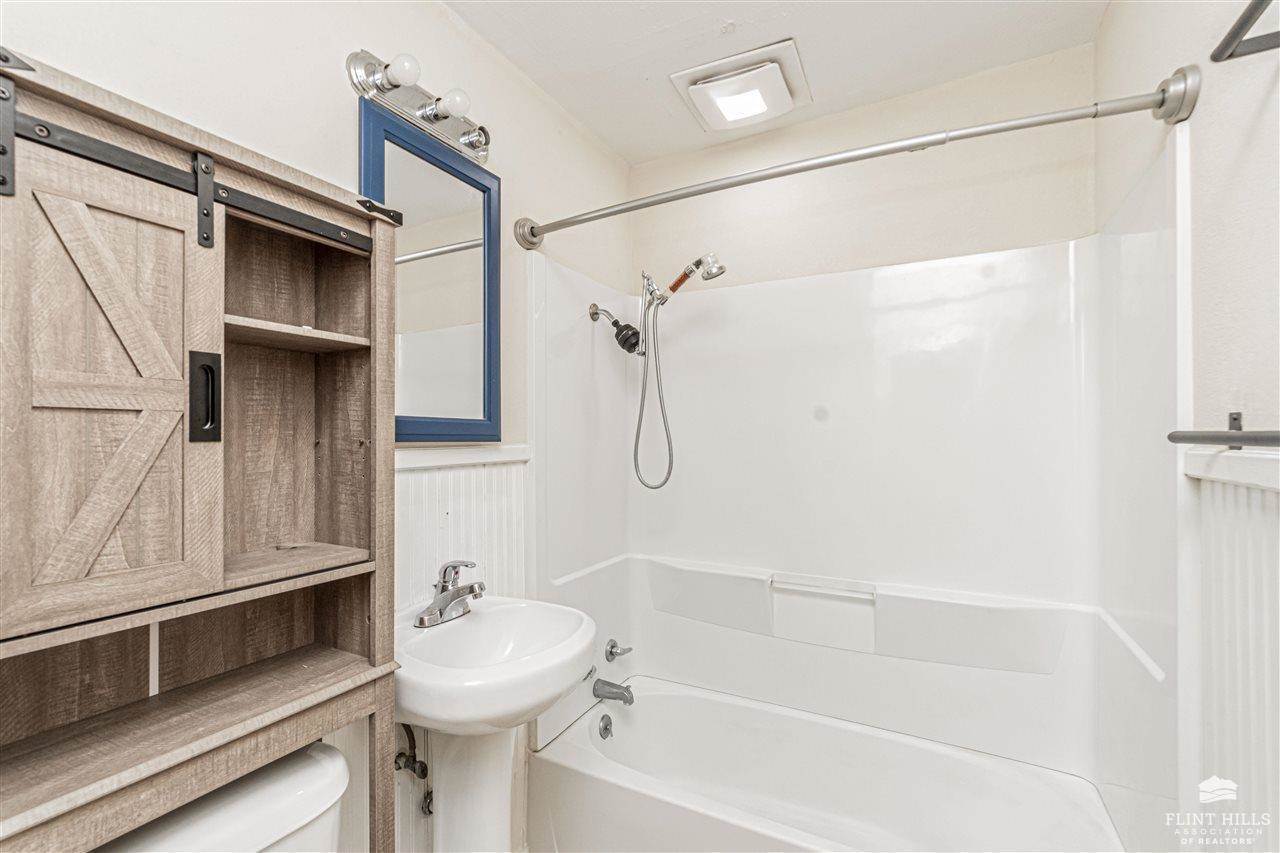 1410 Dries Circle, Junction City, KS 66441