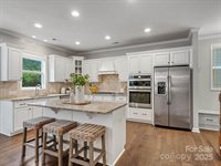 1014 Harrogate Lane, Matthews, NC 28104