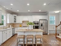 1014 Harrogate Lane, Matthews, NC 28104