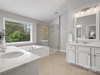 1014 Harrogate Lane, Matthews, NC 28104