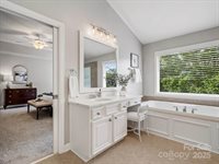 1014 Harrogate Lane, Matthews, NC 28104