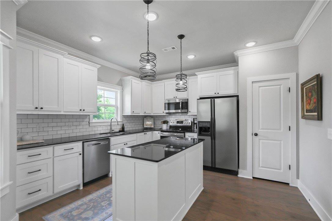 3 Francis Drive, Bella Vista, AR 72715