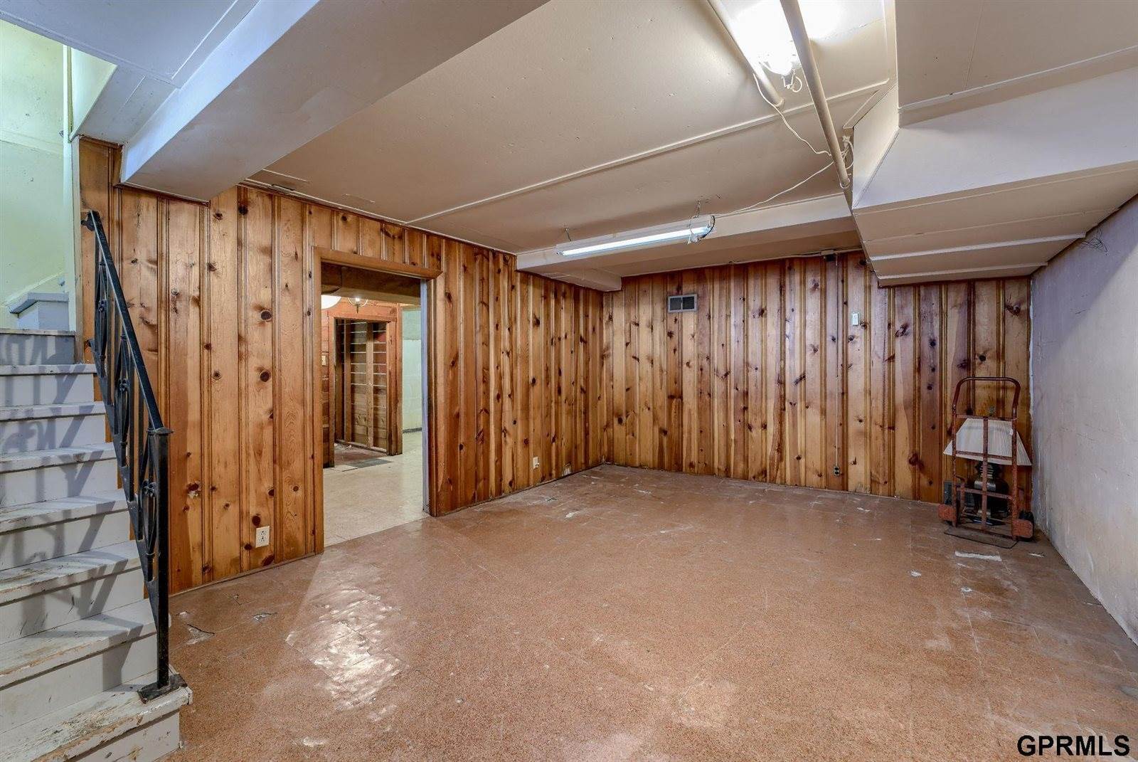 5020 Izard Street, Omaha, NE 68132