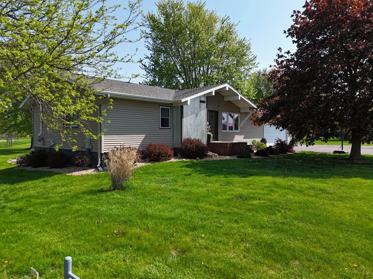 3974 East Cedarville Road, Dakota, IL 61018