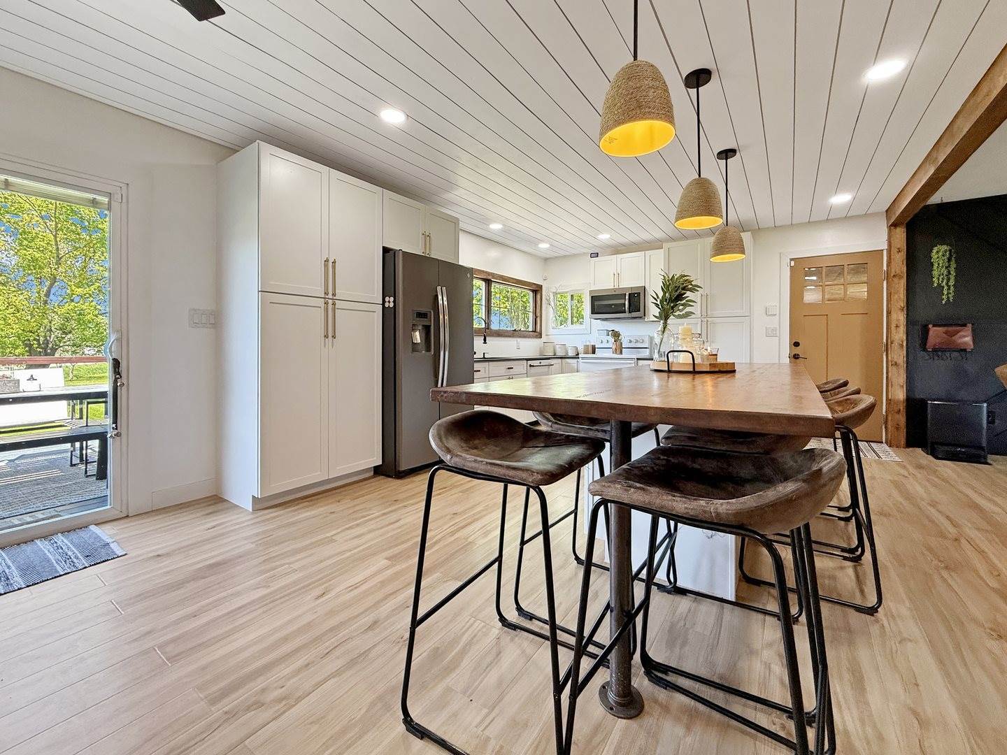 3974 East Cedarville Road, Dakota, IL 61018