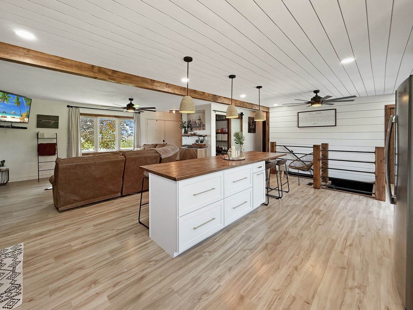 3974 East Cedarville Road, Dakota, IL 61018