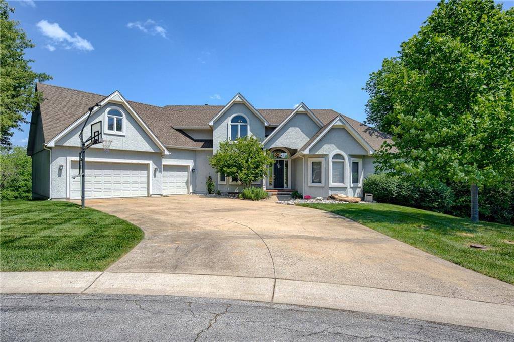 601 SW Forestpark Lane, Lee's Summit, MO 64081