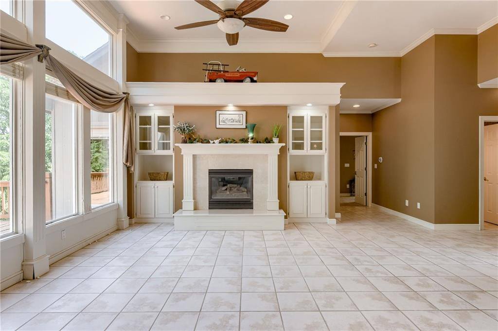 601 SW Forestpark Lane, Lee's Summit, MO 64081