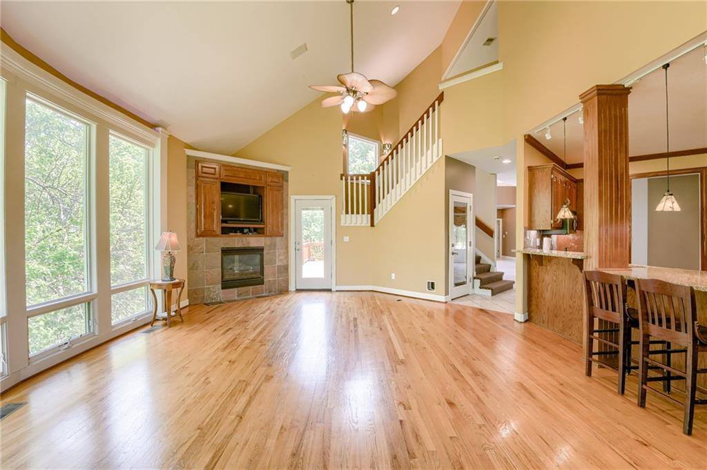 601 SW Forestpark Lane, Lee's Summit, MO 64081