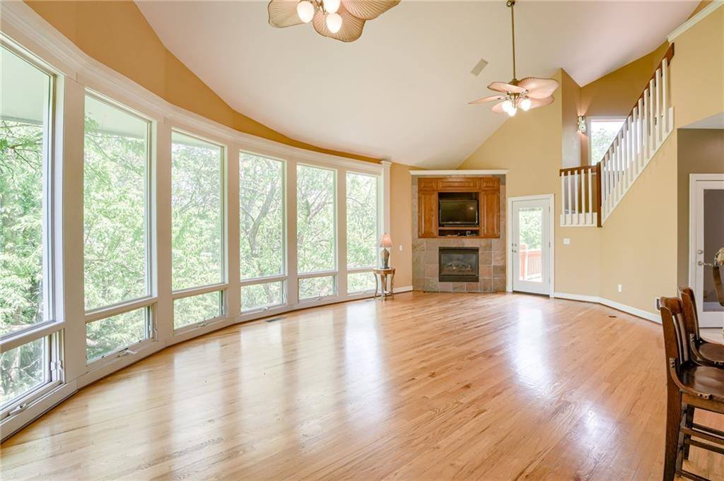 601 SW Forestpark Lane, Lee's Summit, MO 64081