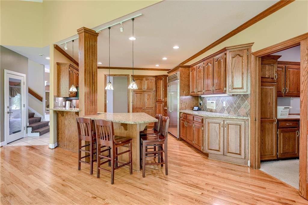 601 SW Forestpark Lane, Lee's Summit, MO 64081