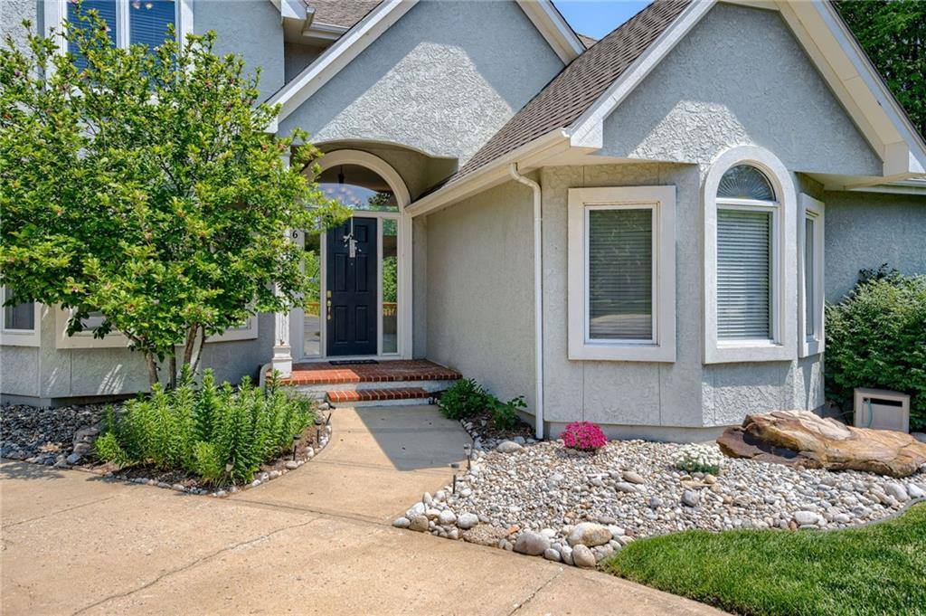 601 SW Forestpark Lane, Lee's Summit, MO 64081