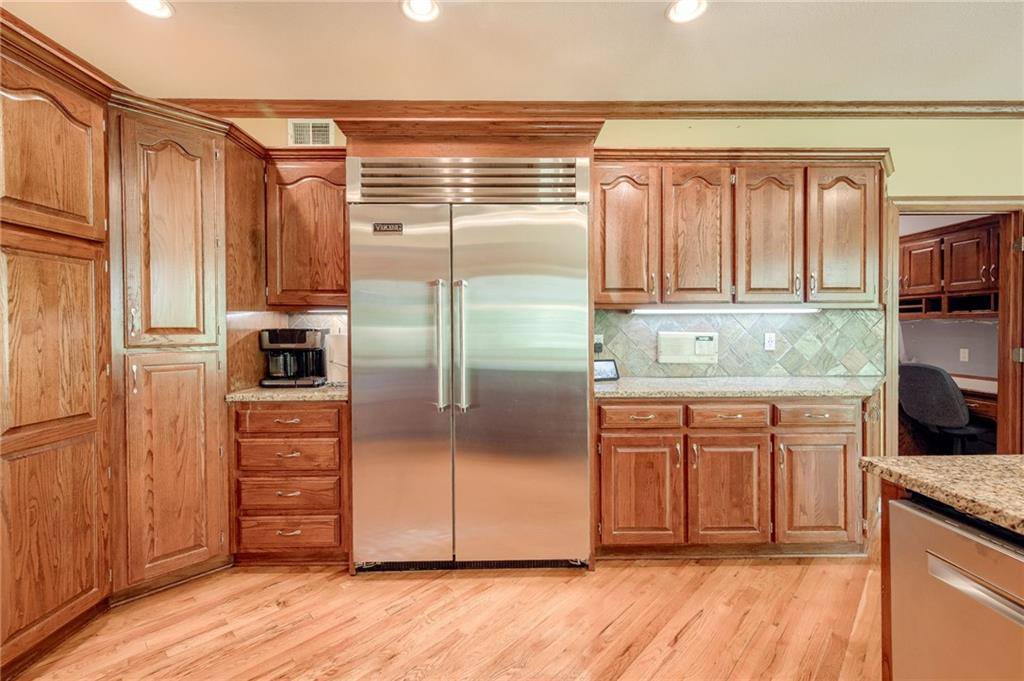 601 SW Forestpark Lane, Lee's Summit, MO 64081