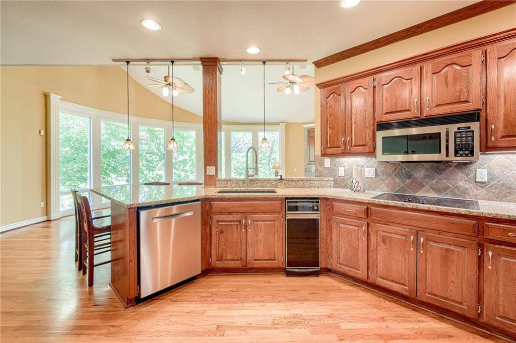 601 SW Forestpark Lane, Lee's Summit, MO 64081