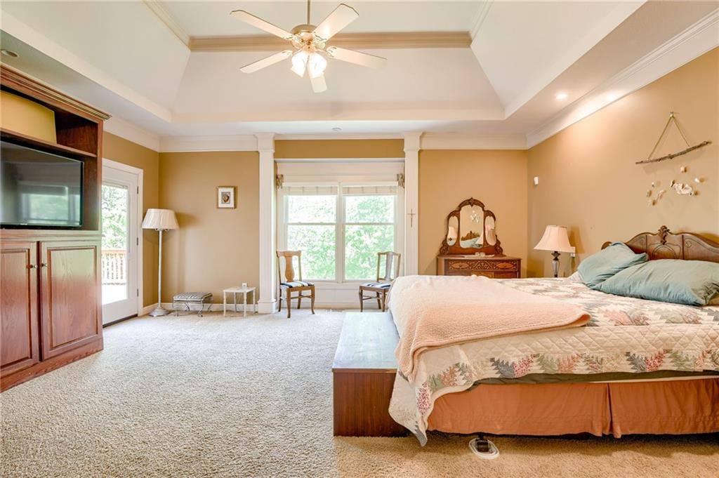 601 SW Forestpark Lane, Lee's Summit, MO 64081