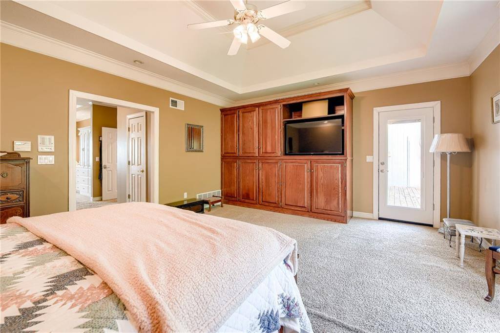 601 SW Forestpark Lane, Lee's Summit, MO 64081