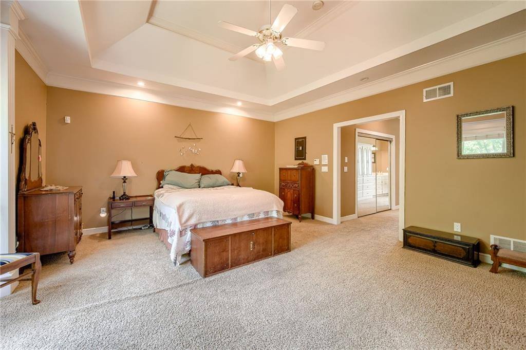 601 SW Forestpark Lane, Lee's Summit, MO 64081