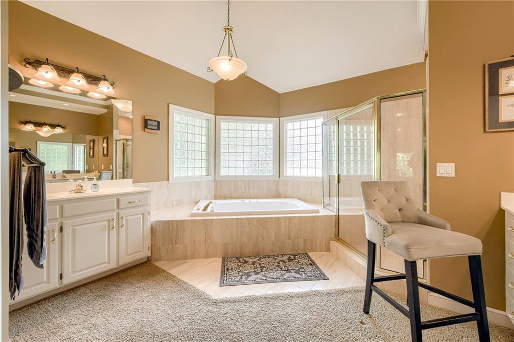 601 SW Forestpark Lane, Lee's Summit, MO 64081