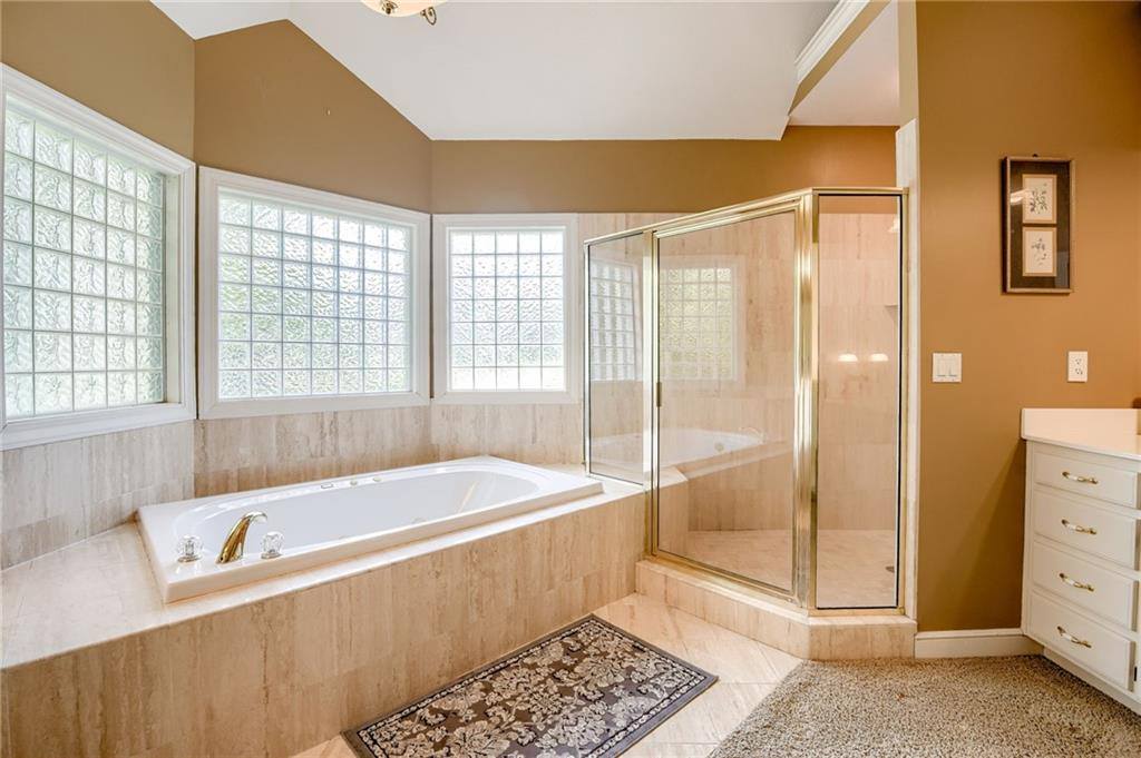 601 SW Forestpark Lane, Lee's Summit, MO 64081