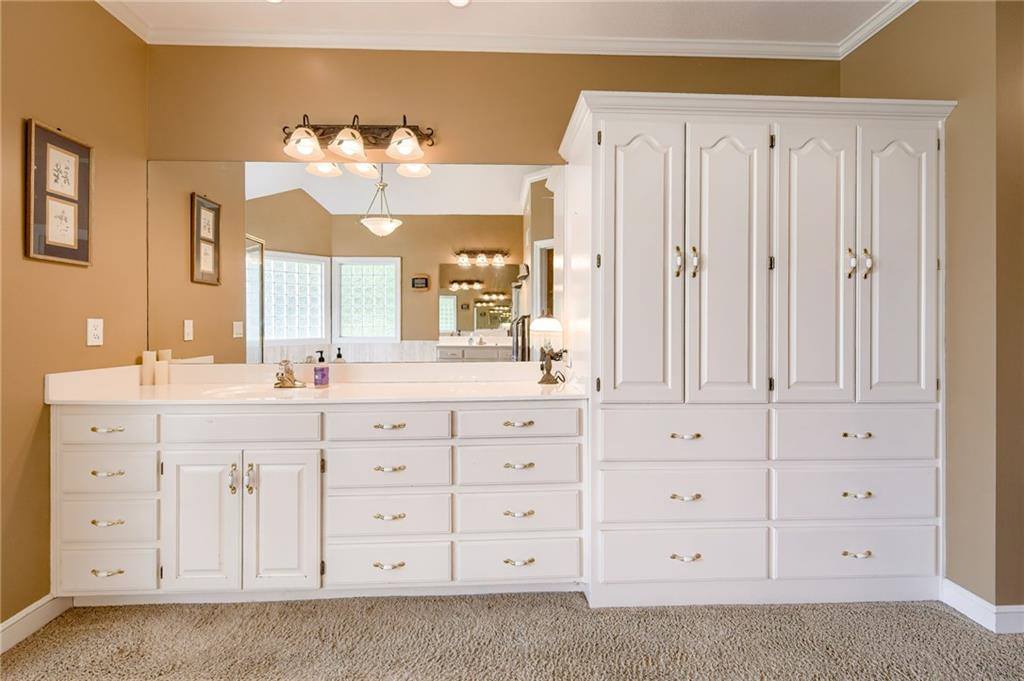 601 SW Forestpark Lane, Lee's Summit, MO 64081