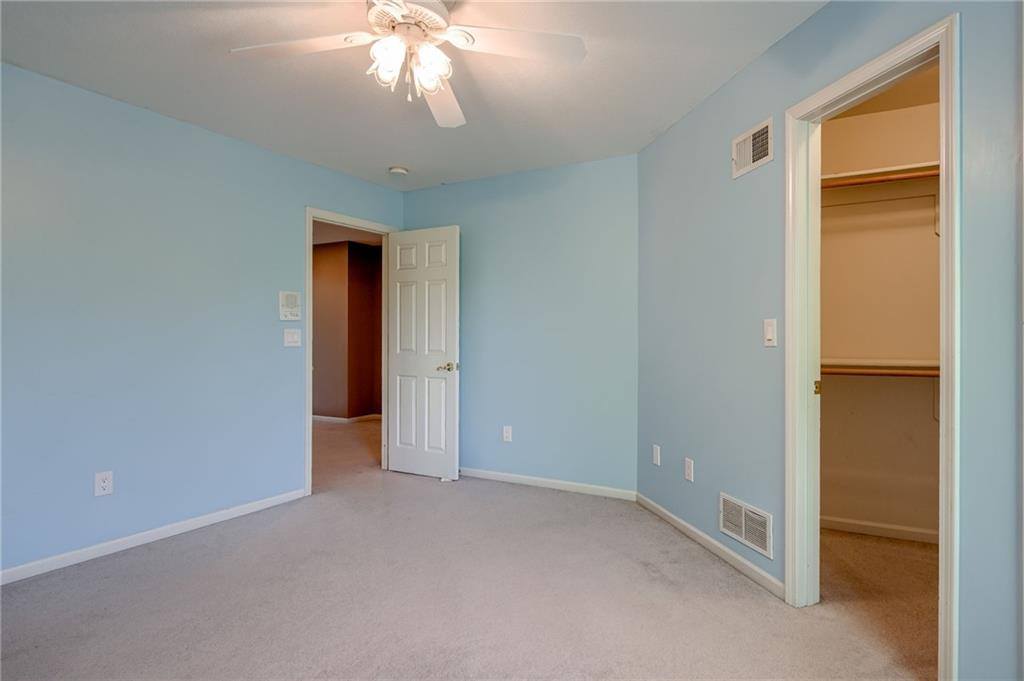 601 SW Forestpark Lane, Lee's Summit, MO 64081