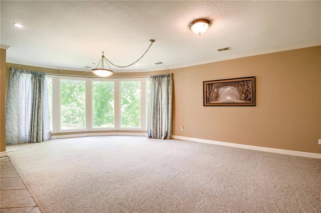 601 SW Forestpark Lane, Lee's Summit, MO 64081