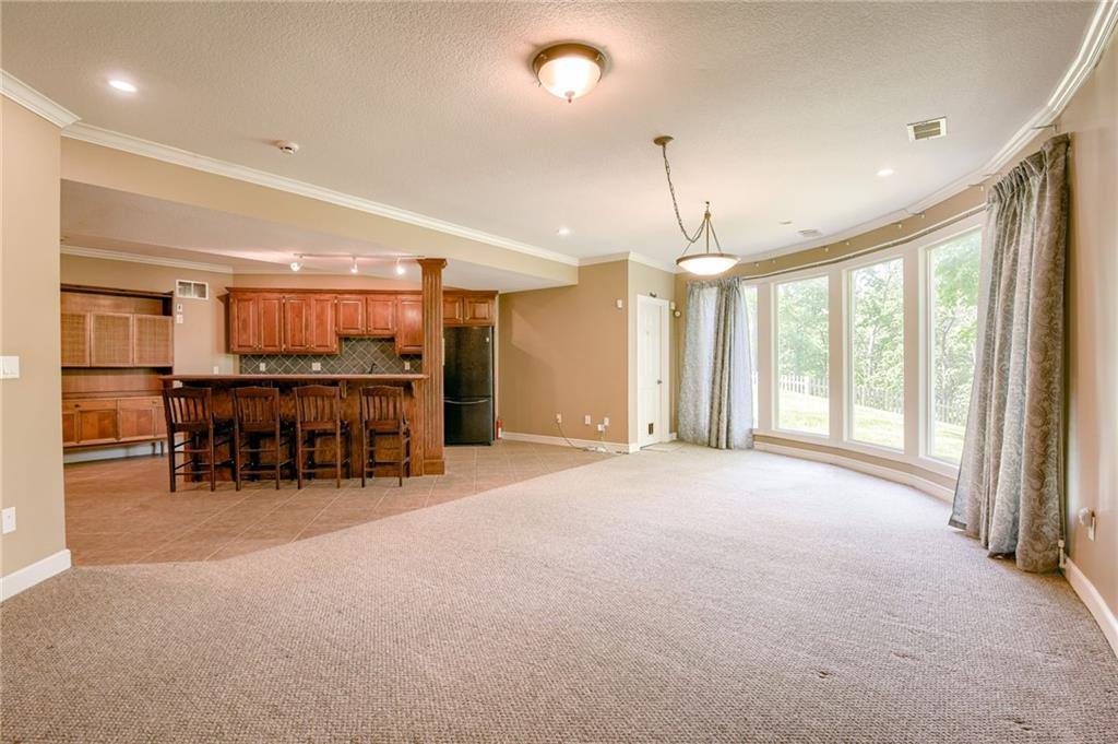 601 SW Forestpark Lane, Lee's Summit, MO 64081