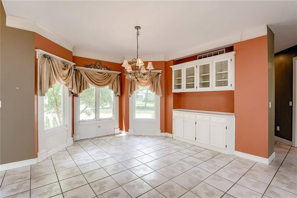 601 SW Forestpark Lane, Lee's Summit, MO 64081