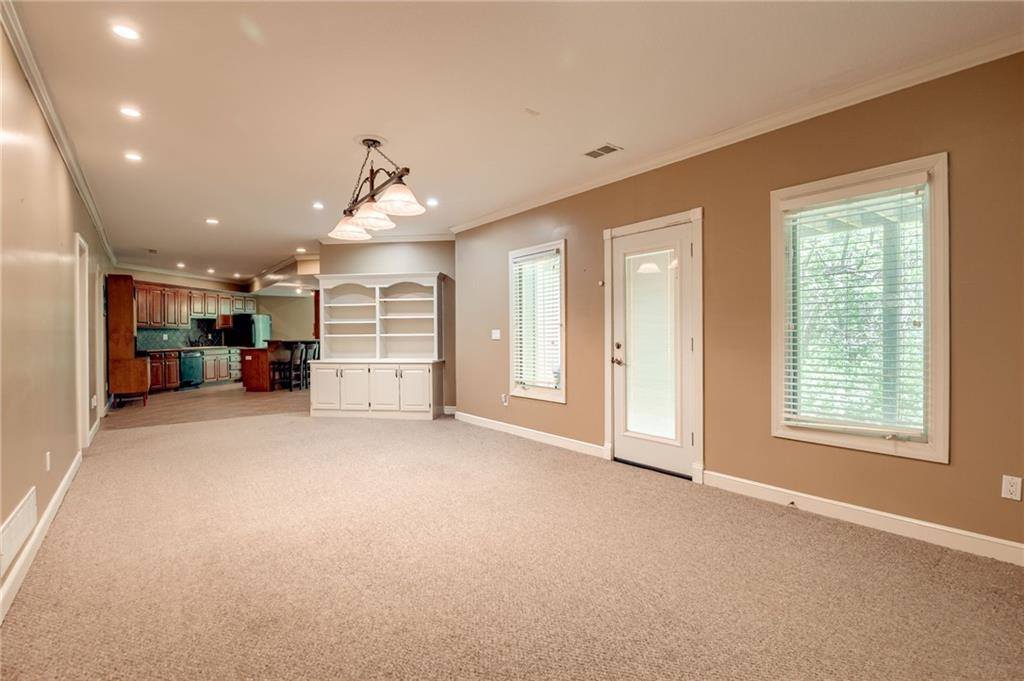 601 SW Forestpark Lane, Lee's Summit, MO 64081