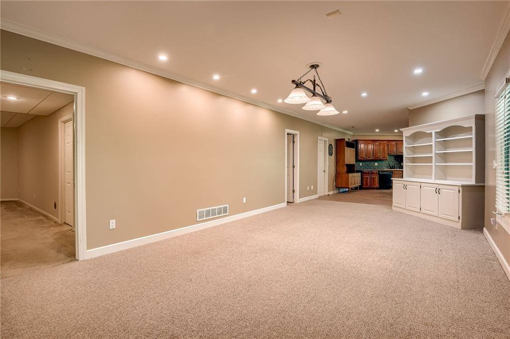 601 SW Forestpark Lane, Lee's Summit, MO 64081