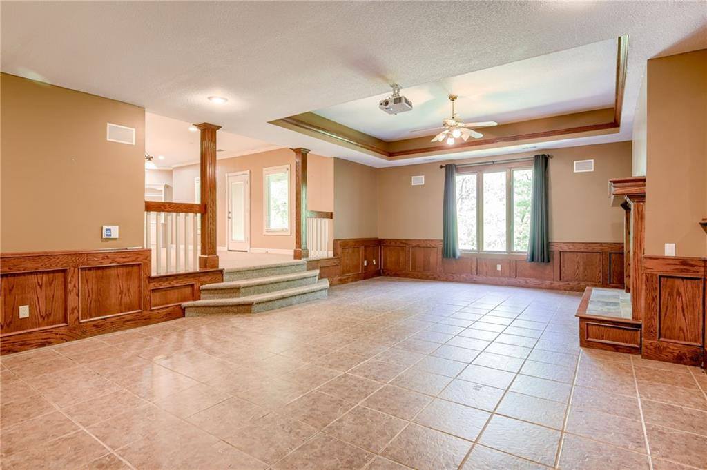 601 SW Forestpark Lane, Lee's Summit, MO 64081