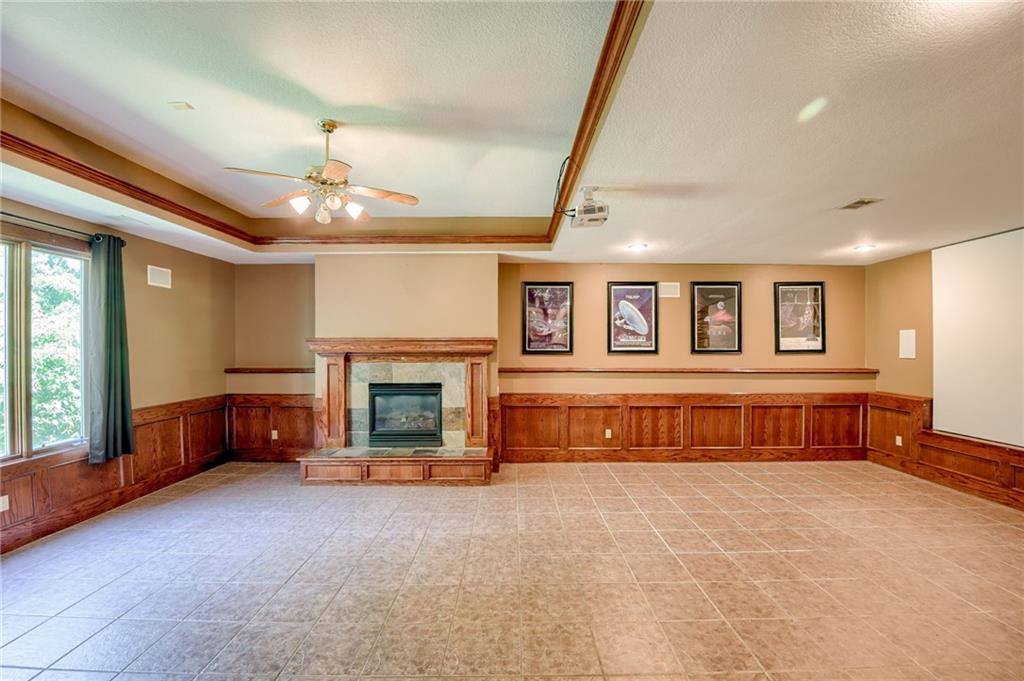 601 SW Forestpark Lane, Lee's Summit, MO 64081