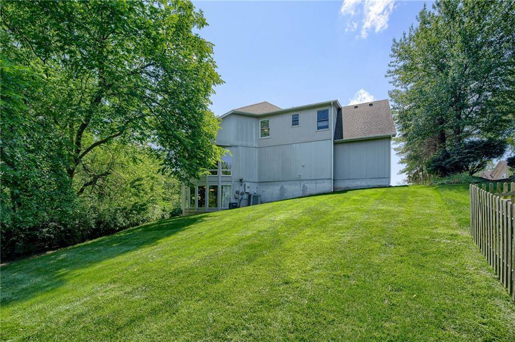 601 SW Forestpark Lane, Lee's Summit, MO 64081