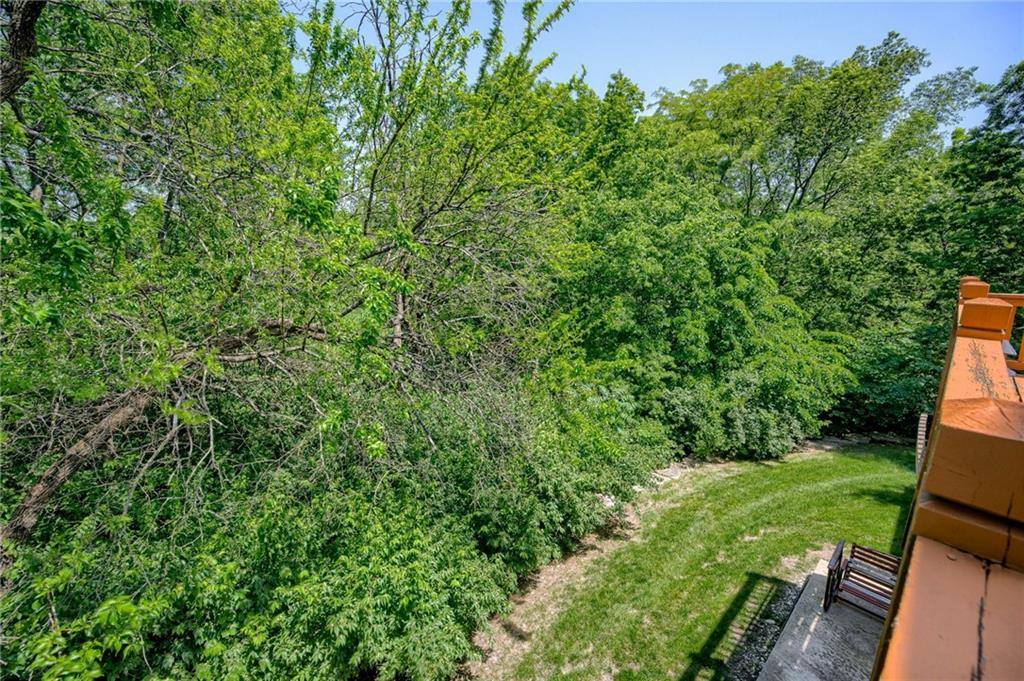 601 SW Forestpark Lane, Lee's Summit, MO 64081