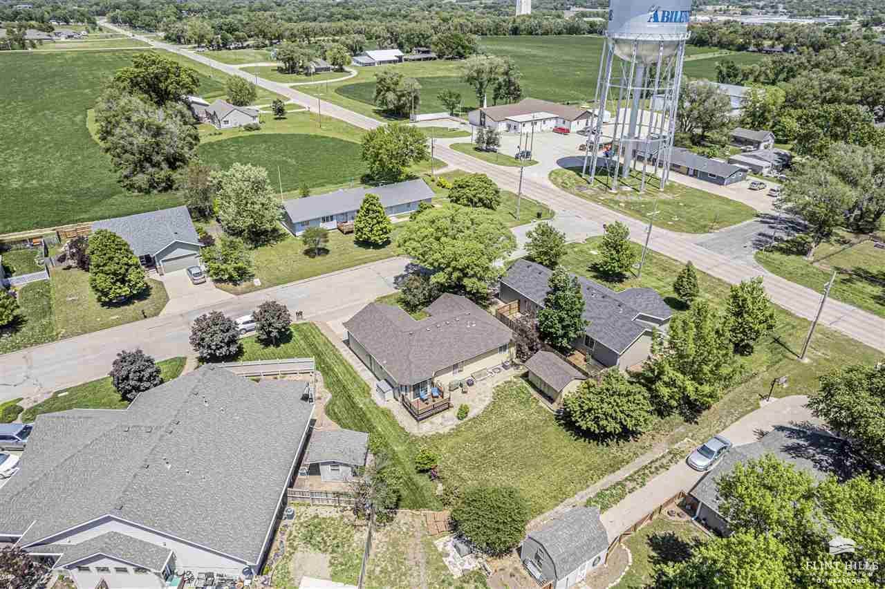 1701 NW 4th Street, Abilene, KS 67410