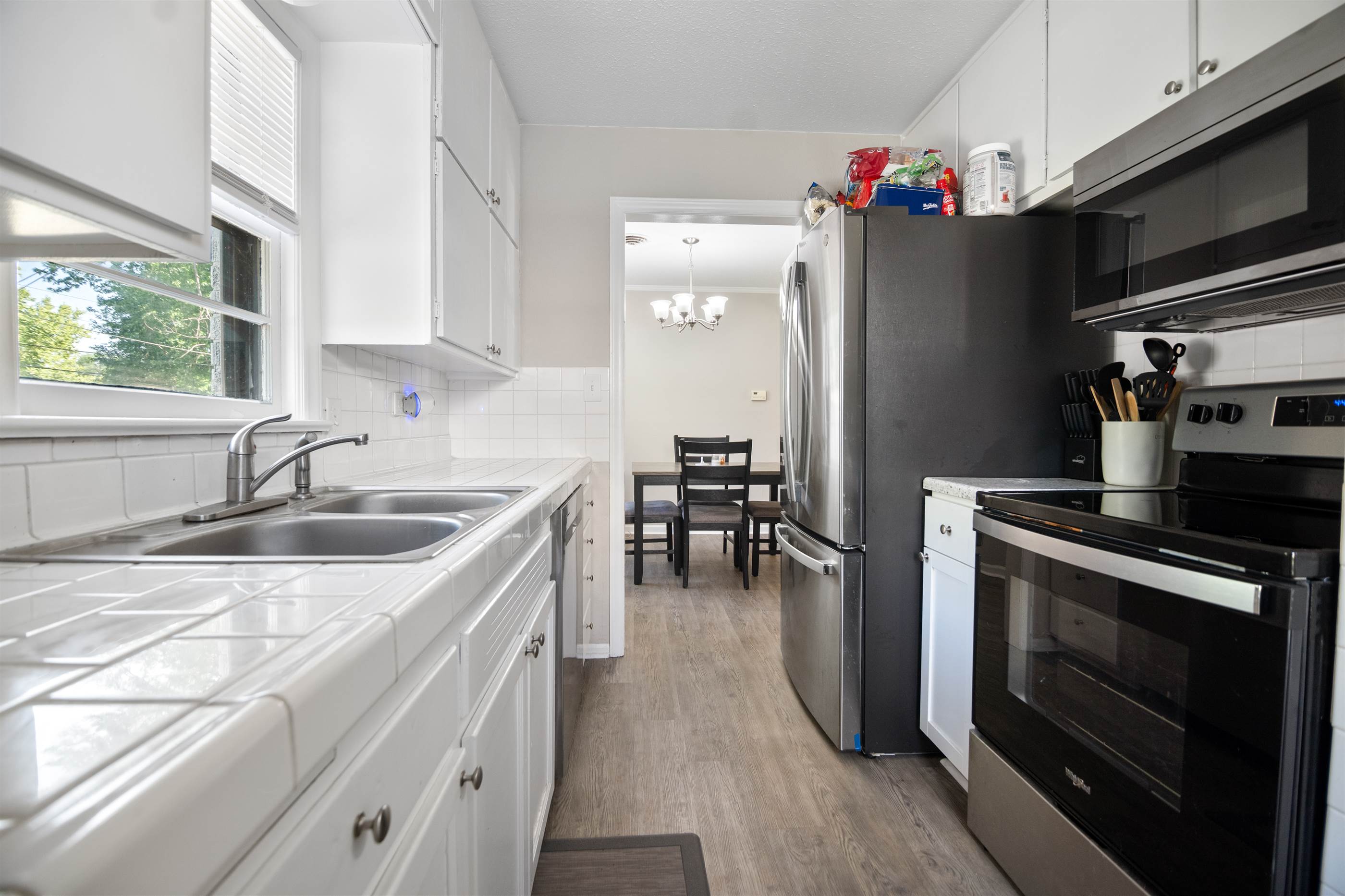 2146 South Old Manor Rd, Wichita, KS 67218