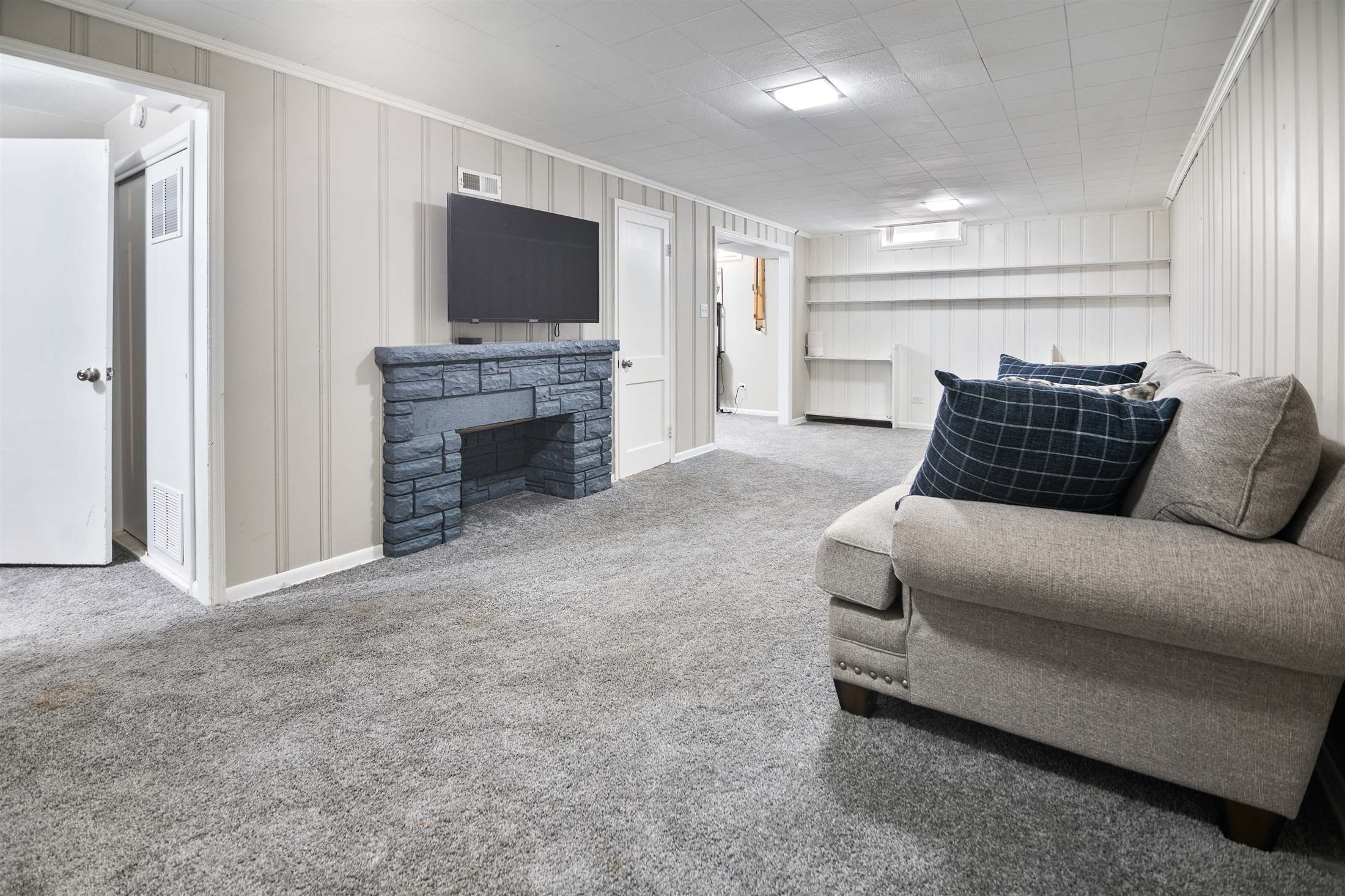 2146 South Old Manor Rd, Wichita, KS 67218