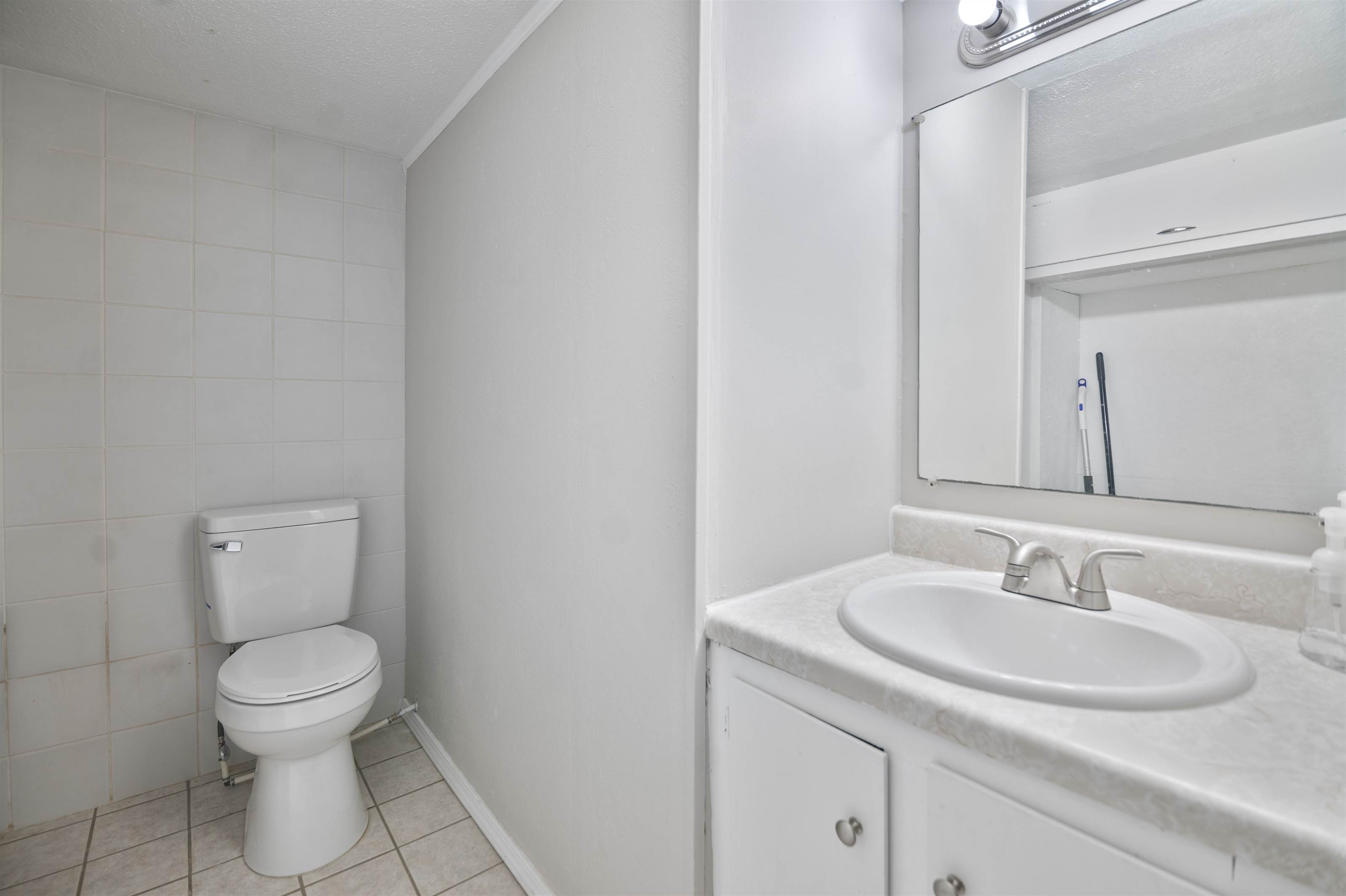 2146 South Old Manor Rd, Wichita, KS 67218