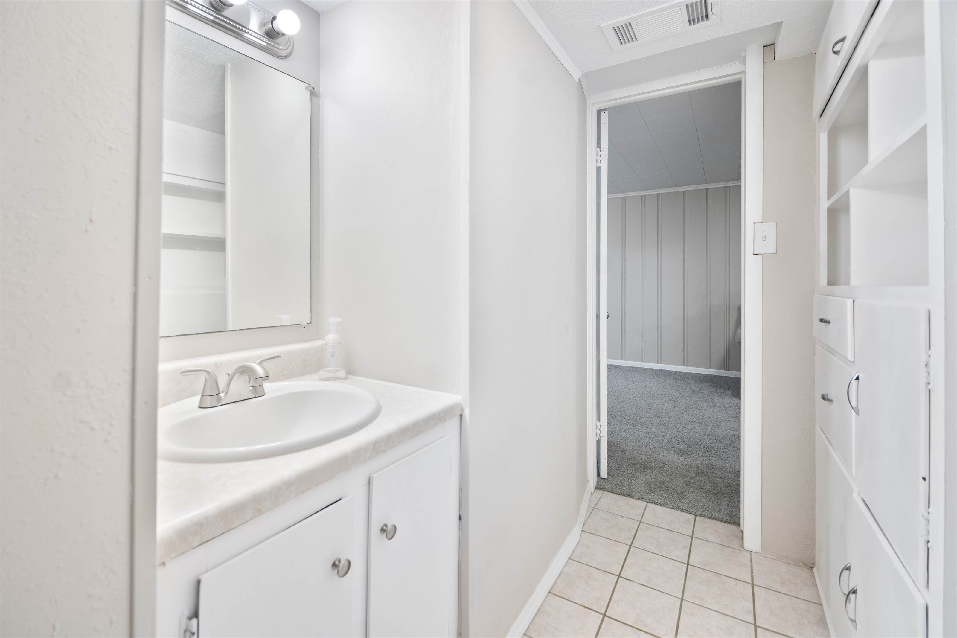 2146 South Old Manor Rd, Wichita, KS 67218