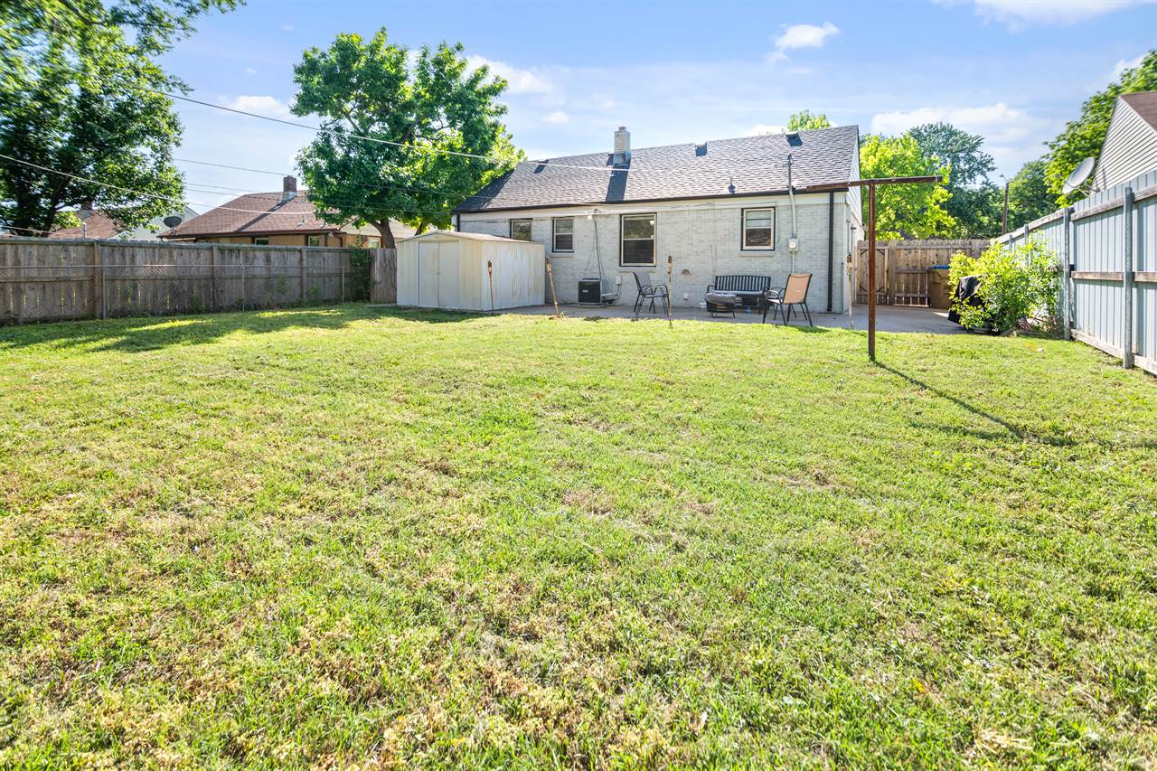 2146 South Old Manor Rd, Wichita, KS 67218